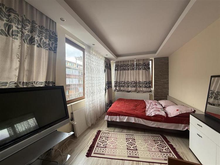 Apartament cu 2 camere decomandat, mobilat în Poiana Brașov