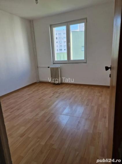 Apartament cu 3 camere decomandat în Mihai Bravu