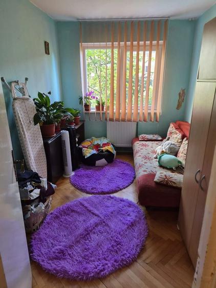 Apartament cu 3 camere semidecomandat, mobilat în Cetății