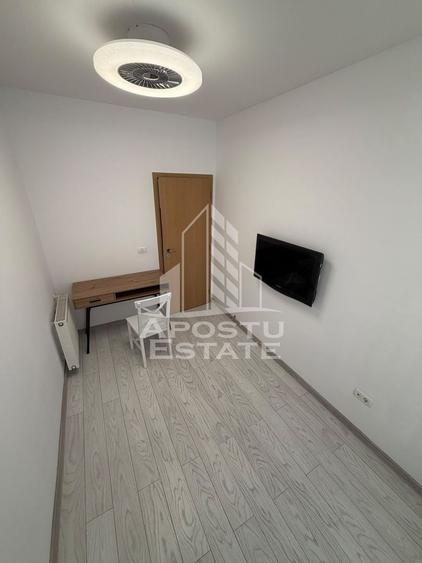 Apartament cu 3 camere semidecomandat, mobilat în Torontalului