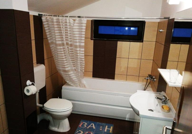 Apartament cu 2 camere decomandat, mobilat în Brâncoveanu
