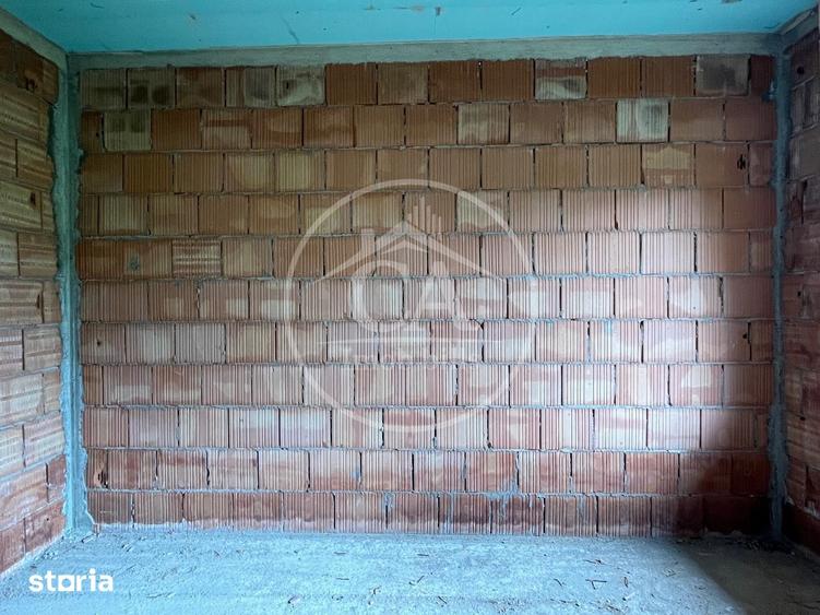 Casă cu 4 camere decomandat cu Teren 2776 Mp în Vadu Crișului