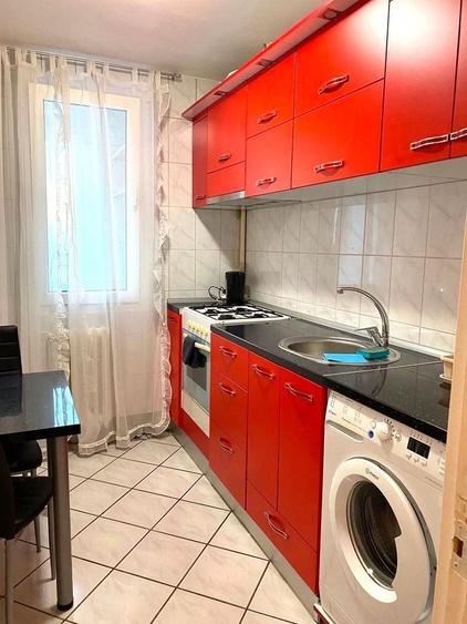 Apartament cu 2 camere semidecomandat, mobilat în Fizicienilor