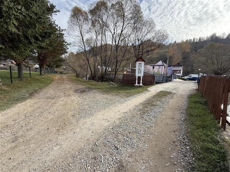 Spațiu comercial, de 1,300 mp, în Ghimeș-Făget