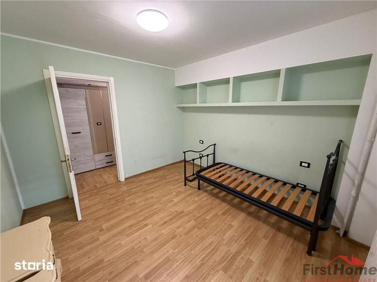 Apartament cu 4 camere decomandat în Est