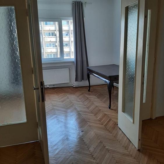 Apartament cu 4 camere decomandat în Magheru