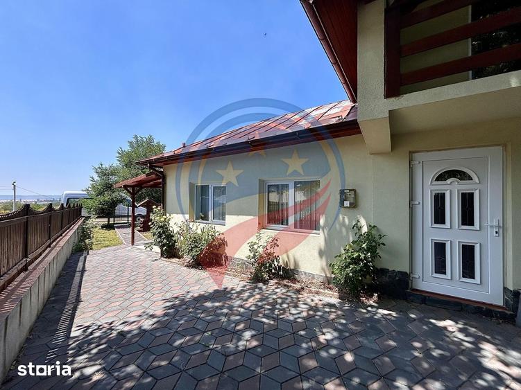 Casă cu 6 camere cu Teren 1105 Mp în Cârcea