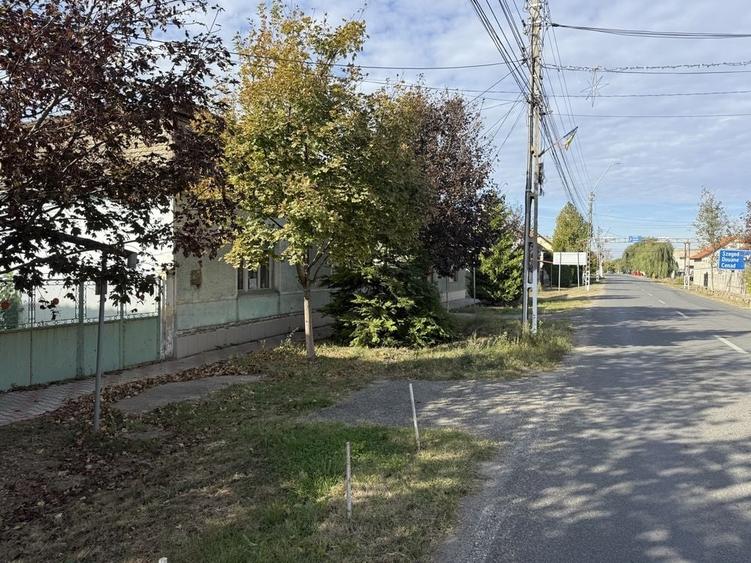Casă cu 3 camere în Comloșu Mare