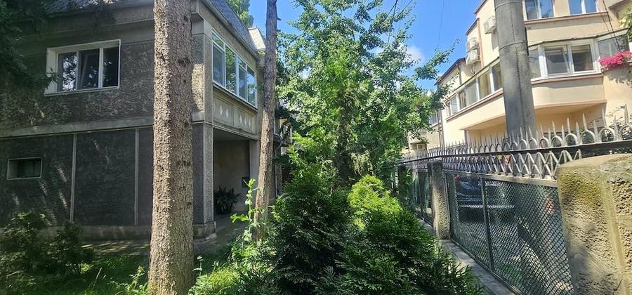 Casă cu Teren 365 Mp în Central