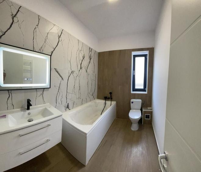 Casă individuală cu 5 camere cu Canalizare în Balotești