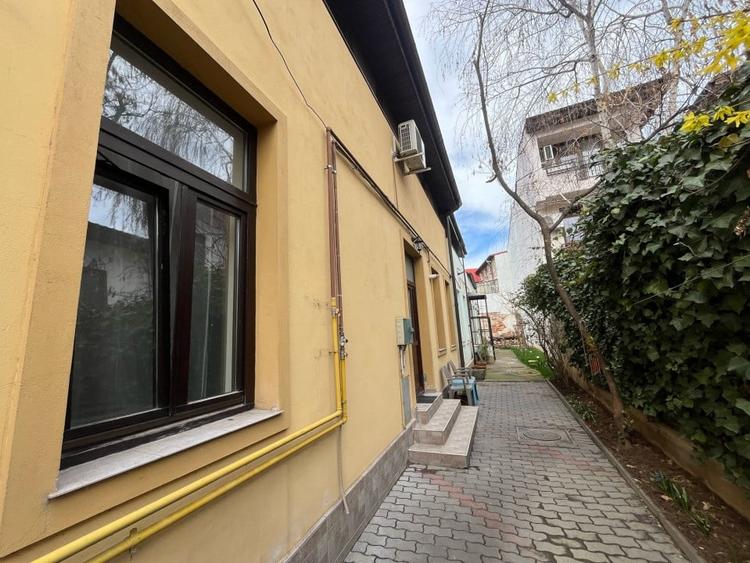 Casă individuală cu 3 camere cu Canalizare în Cișmigiu