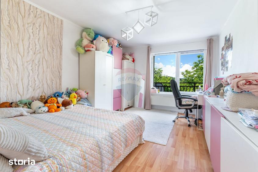 Casă cu 7 camere cu Teren 657 Mp în Gruia