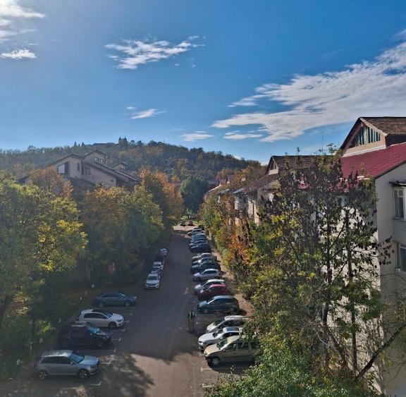 Apartament cu 3 camere decomandat în Nicolina
