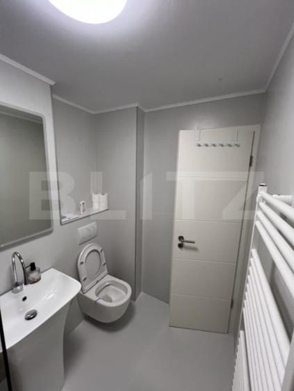 Apartament 3 camere, decomandat, parcare, zona UMF - 12