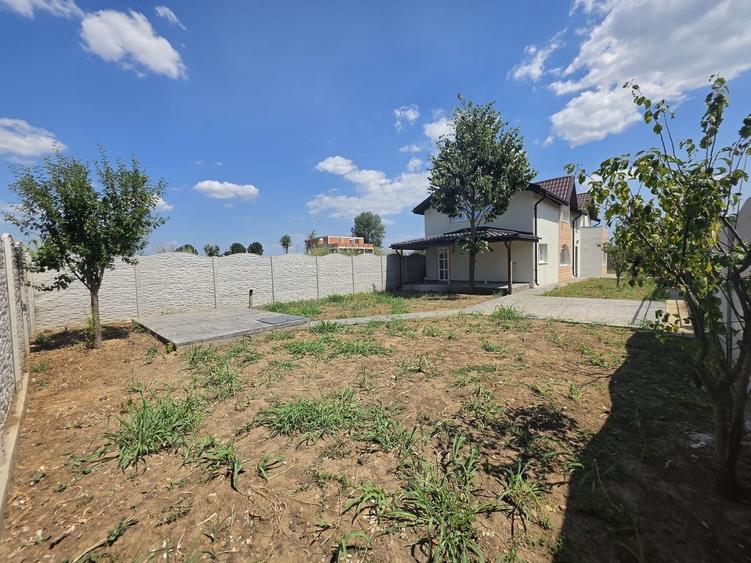 Casă individuală cu 5 camere cu Teren 550 Mp în Berceni