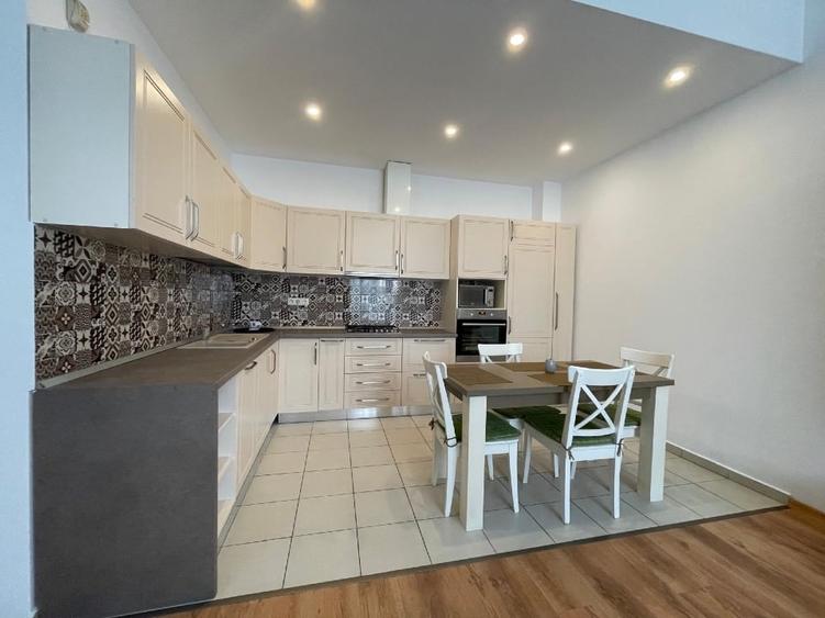 Apartament cu 2 camere semidecomandat, mobilat în Soarelui