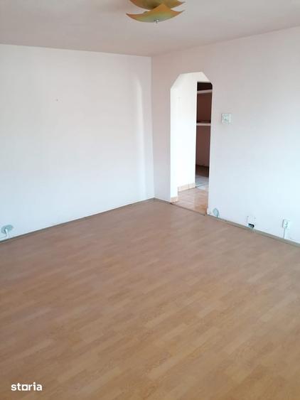 Apartament cu 3 camere în Tineretului