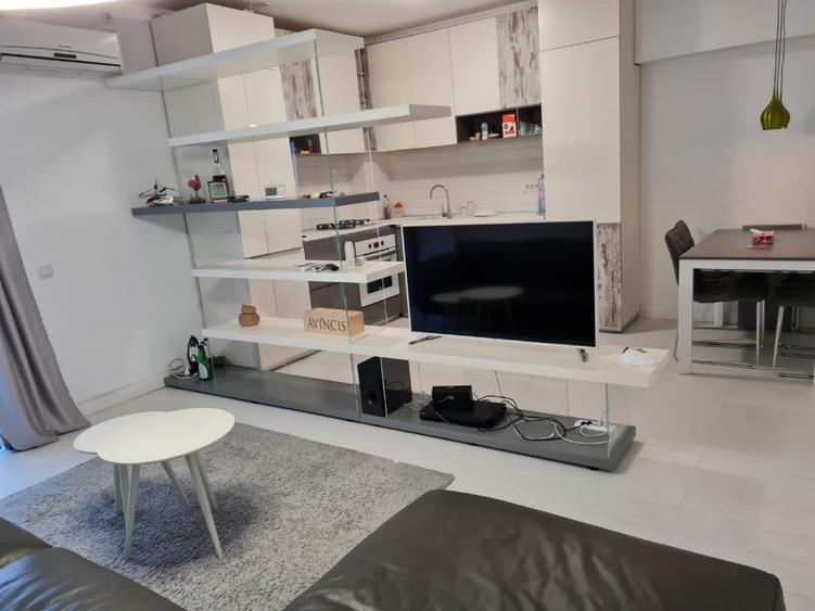 Apartament cu 3 camere decomandat în Tineretului