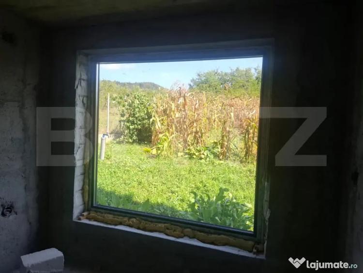 Casă cu 7 camere cu Teren 1832 Mp în Glod
