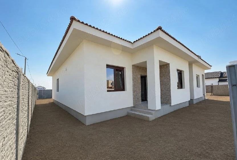Casă cu Teren 385 Mp în Giroc