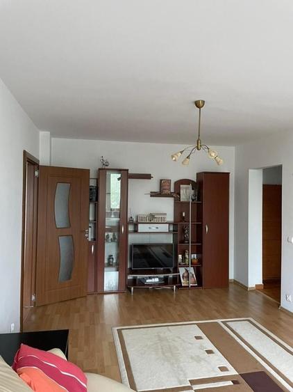 Apartament cu 2 camere semidecomandat, mobilat în Unirii