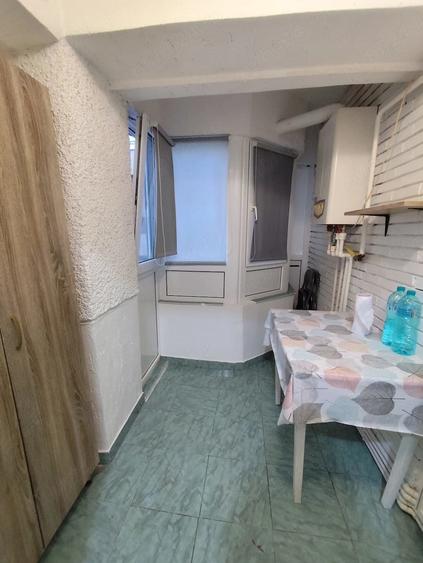 Garsonieră decomandată în Central