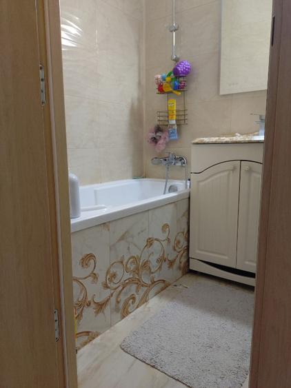 Apartament cu 3 camere decomandat în Titan