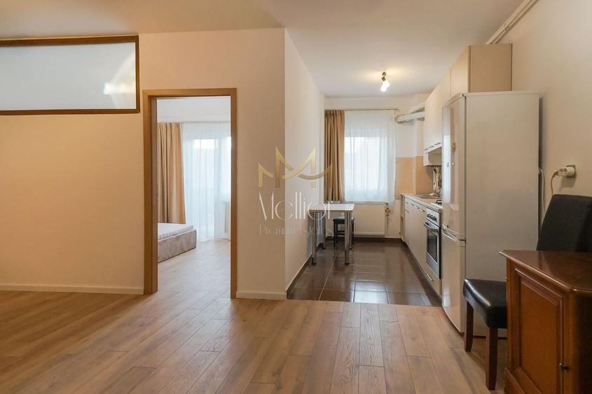 Apartament cu 2 camere semidecomandat, mobilat în Central