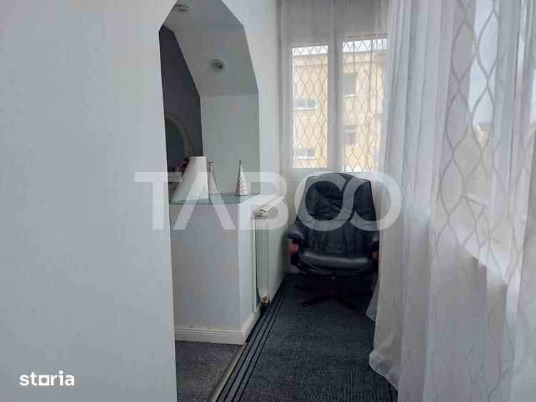 Apartament cu 3 camere decomandat, mobilat în Valea Aurie