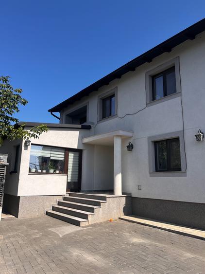 Casă cu 4 camere în Exterior Vest