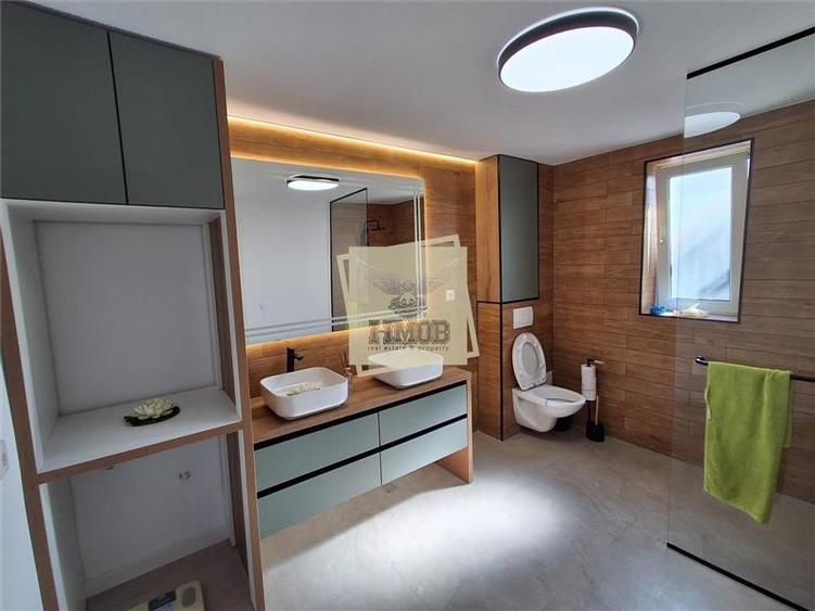 Casă individuală cu 7 camere cu Teren 810 Mp în Exterior Vest