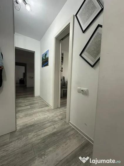 Apartament cu 3 camere semidecomandat în Hipodrom