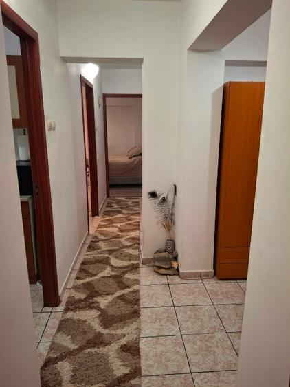 Apartament cu 3 camere decomandat în Nicolina