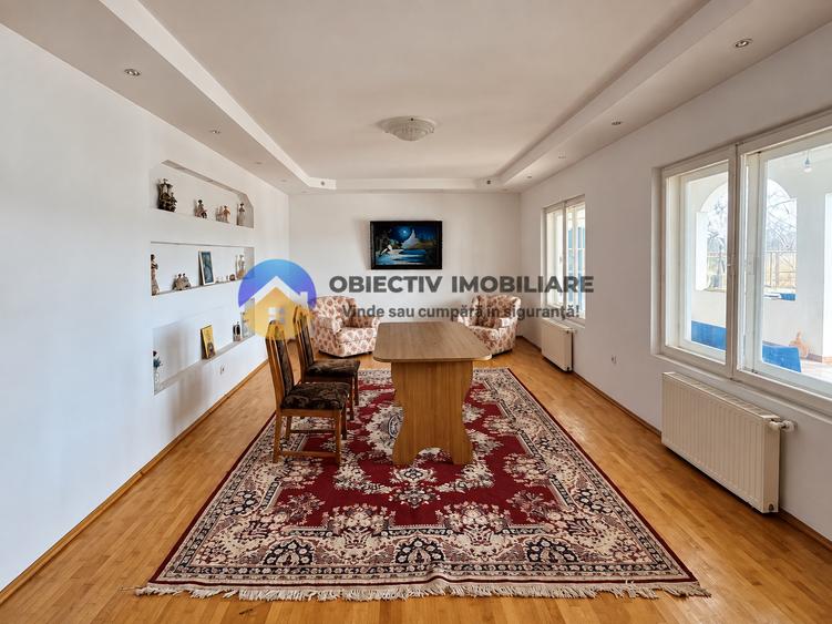 Casă individuală cu 6 camere cu Teren 3683 Mp în Agapia
