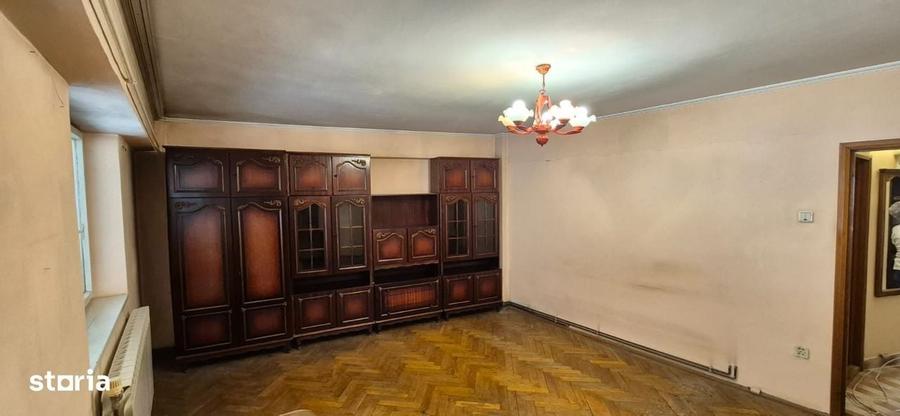Apartament cu 2 camere decomandat în Central