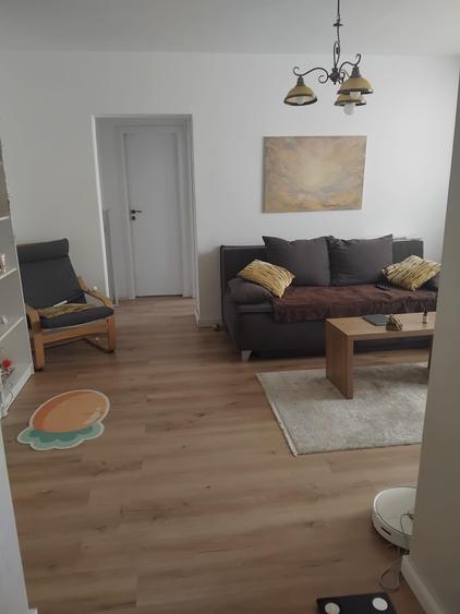 Apartament cu 3 camere semidecomandat în Dacia