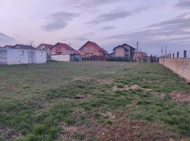 Teren Construcții intravilan de 900 mp, în Palota