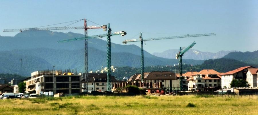 Teren Construcții intravilan de 1000 mp, în Tractorul