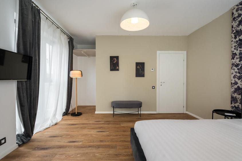Apartament cu 3 camere semidecomandat, mobilat în Sisești