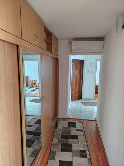 Apartament cu 3 camere decomandat în Titan