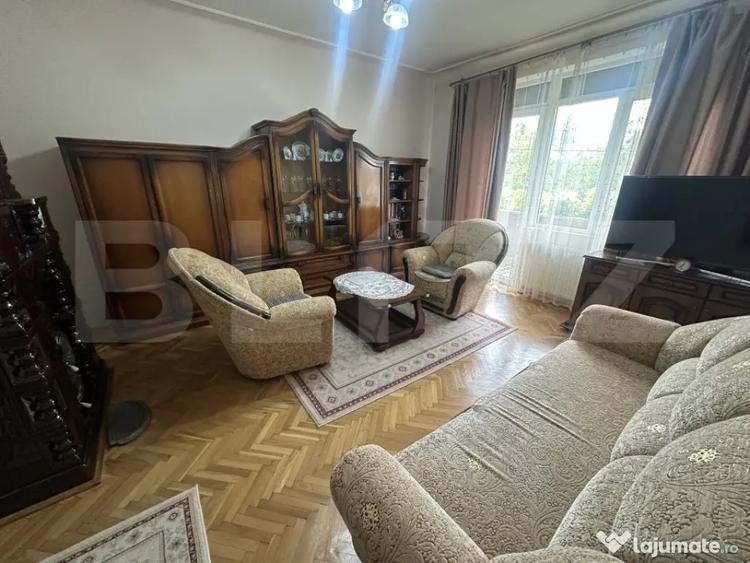 Apartament cu 4 camere decomandat în Central