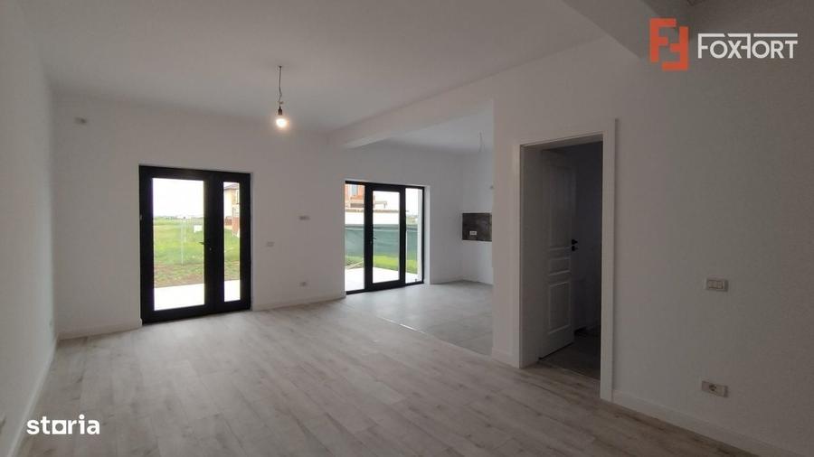 Casă cu 3 camere în Est