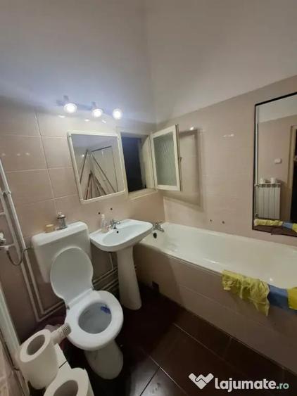Apartament cu 4 camere semidecomandat în Central