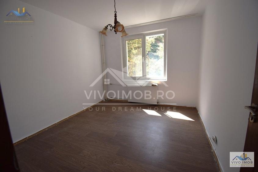 Apartament cu 3 camere semidecomandat în Titan