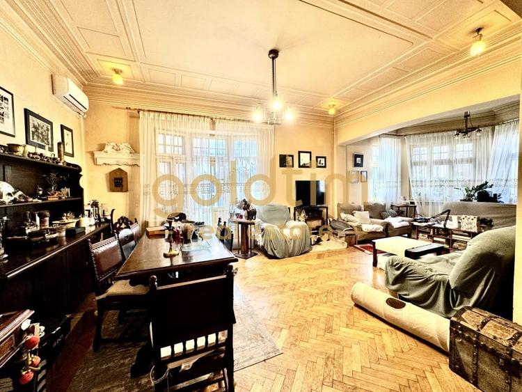 Apartament cu 5 camere decomandat în Armeneasca