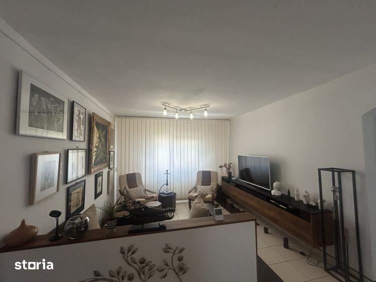 Apartament cu 4 camere decomandat în Plopilor