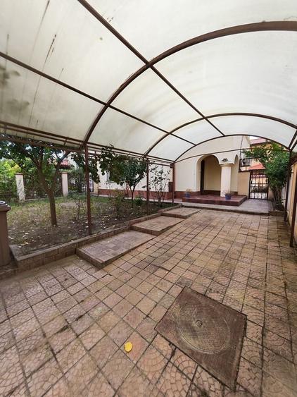 Duplex cu 8 camere cu Canalizare în Primăverii