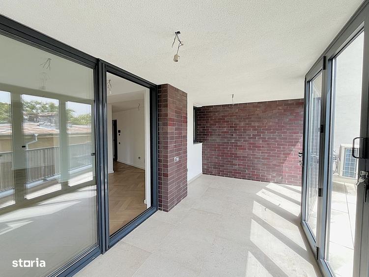 Apartament cu 4 camere semidecomandat în Floreasca