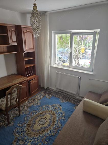 Apartament cu 3 camere semidecomandat în Medicină