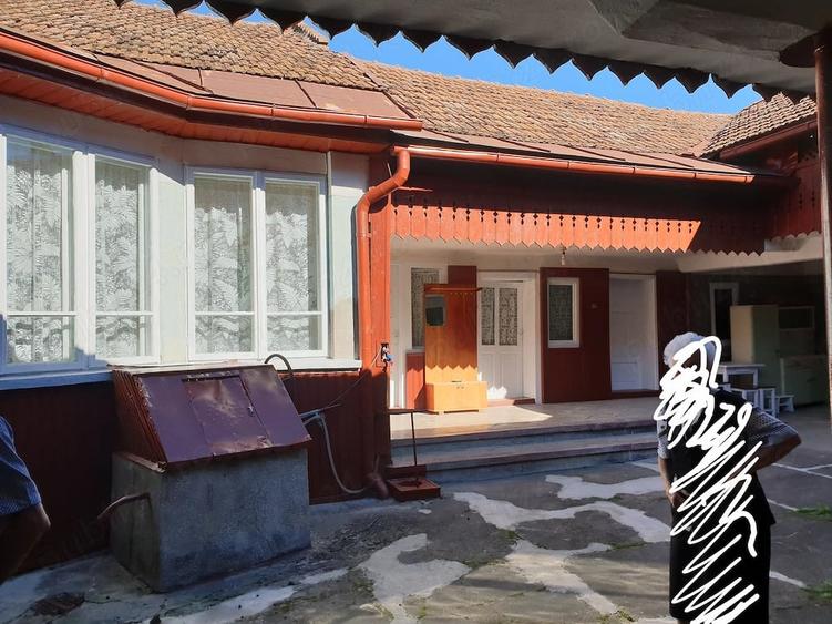Casă cu 3 camere cu Teren 1169 Mp în Lăpușnicu Mare
